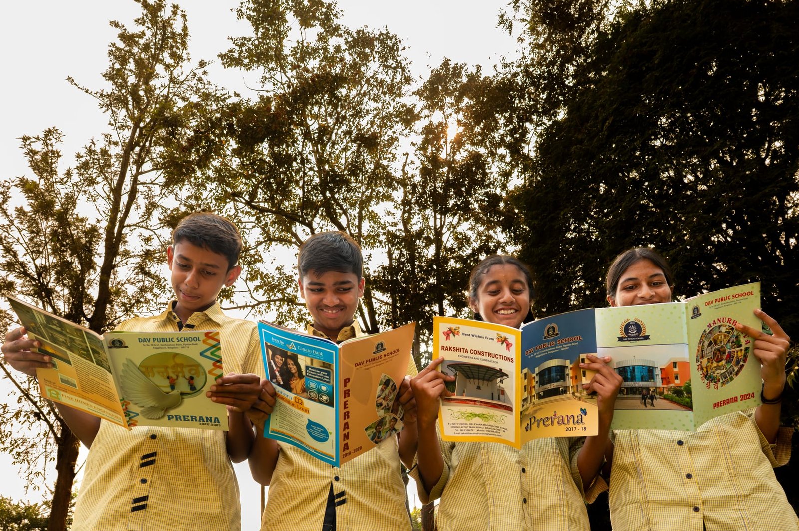 DAV students reading outdoors
